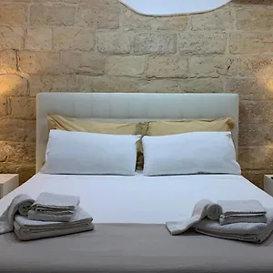 https://ferrante-daragona-rooms.lecce-hotels.com