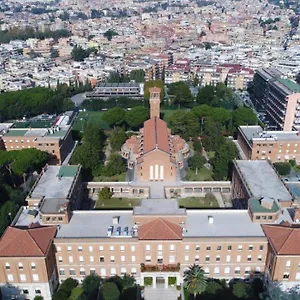 3* Pensión Casa La Salle - Casa Religiosa