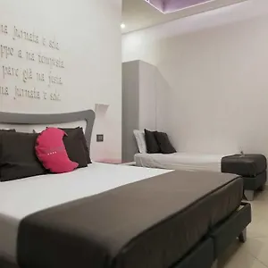 Nunu 4*, Naples Italy